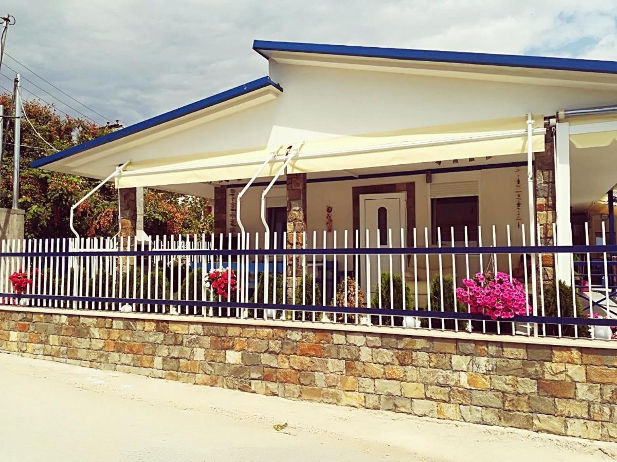 Villa Blue House Nea Kallikrateia Exterior photo